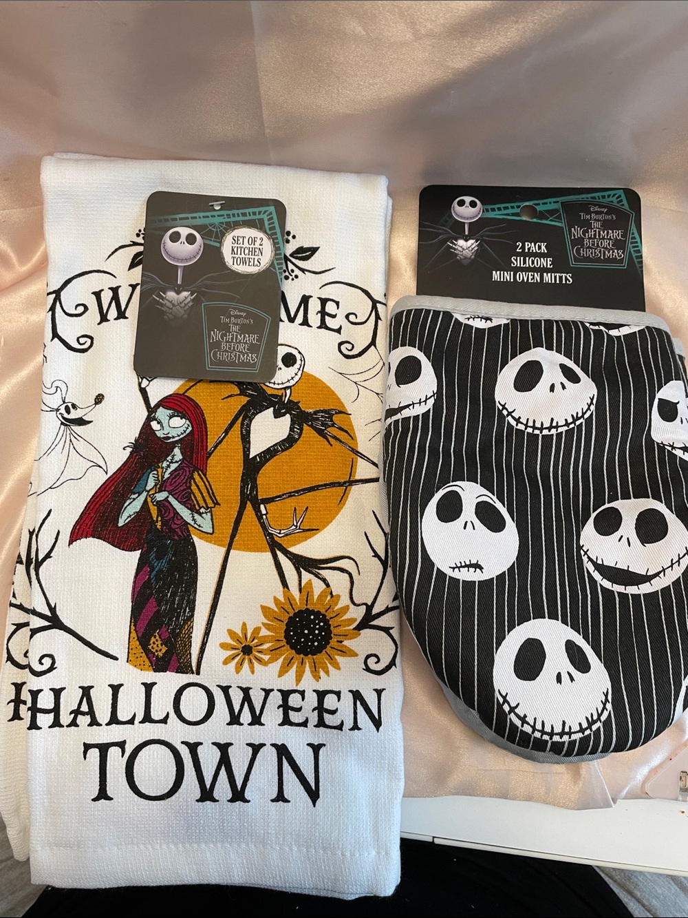 Disney's The Nightmare Before Christmas Kitchen Towels & Hot Pads Set - NWT